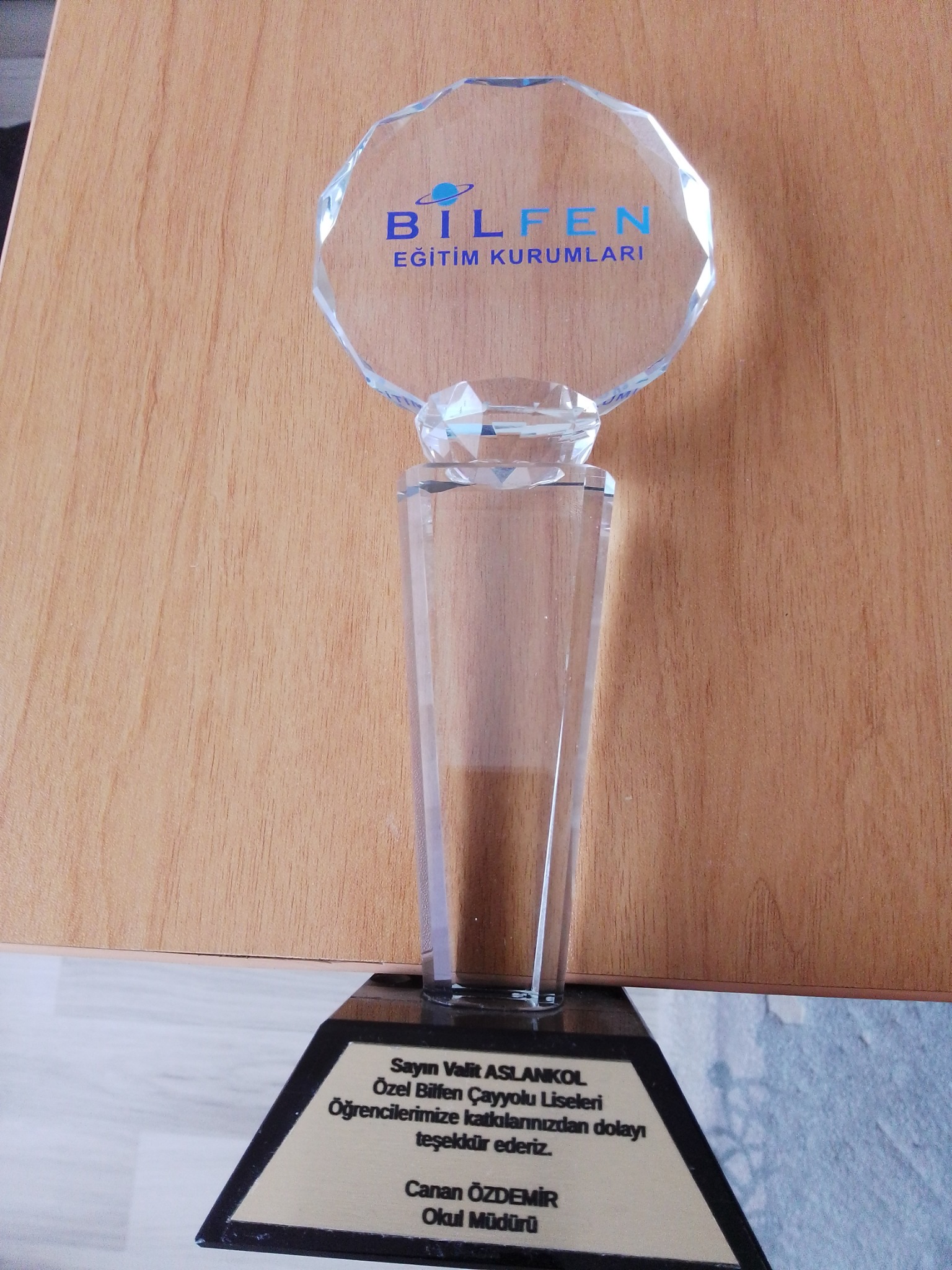 Bilfen Okulları plaketi